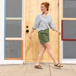 Dansko Dayna Tan Suede 9 Dansko Dayna Tan Suede -Dansko S23 PDP Dulce Dayna Tan 2400x2400 1