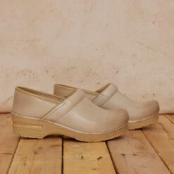 Dansko Professional Sand Milled Burnished -Dansko S24 Professional Sand 0212 2400x2400 b020acc2 a3f6 49e1 bab8 b8c6deee560c
